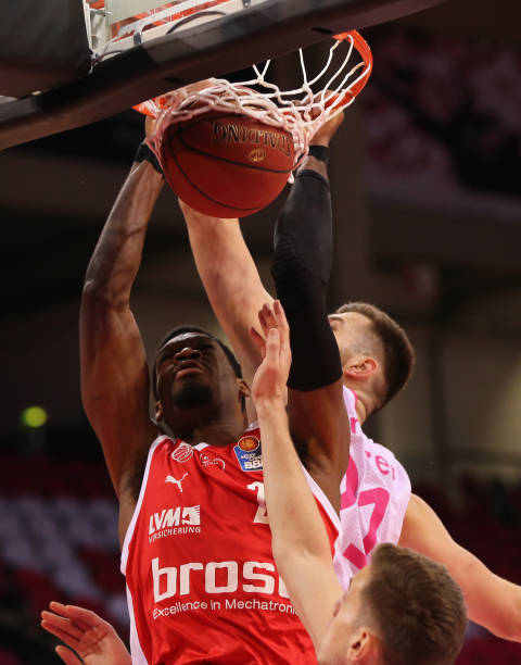 他积极与内 他积极与内